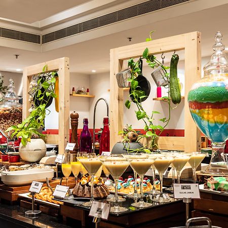 ميركيور حيدر أباد كي سي بي - فنادق أكور براند المظهر الخارجي الصورة A dessert buffet at a hotel in India