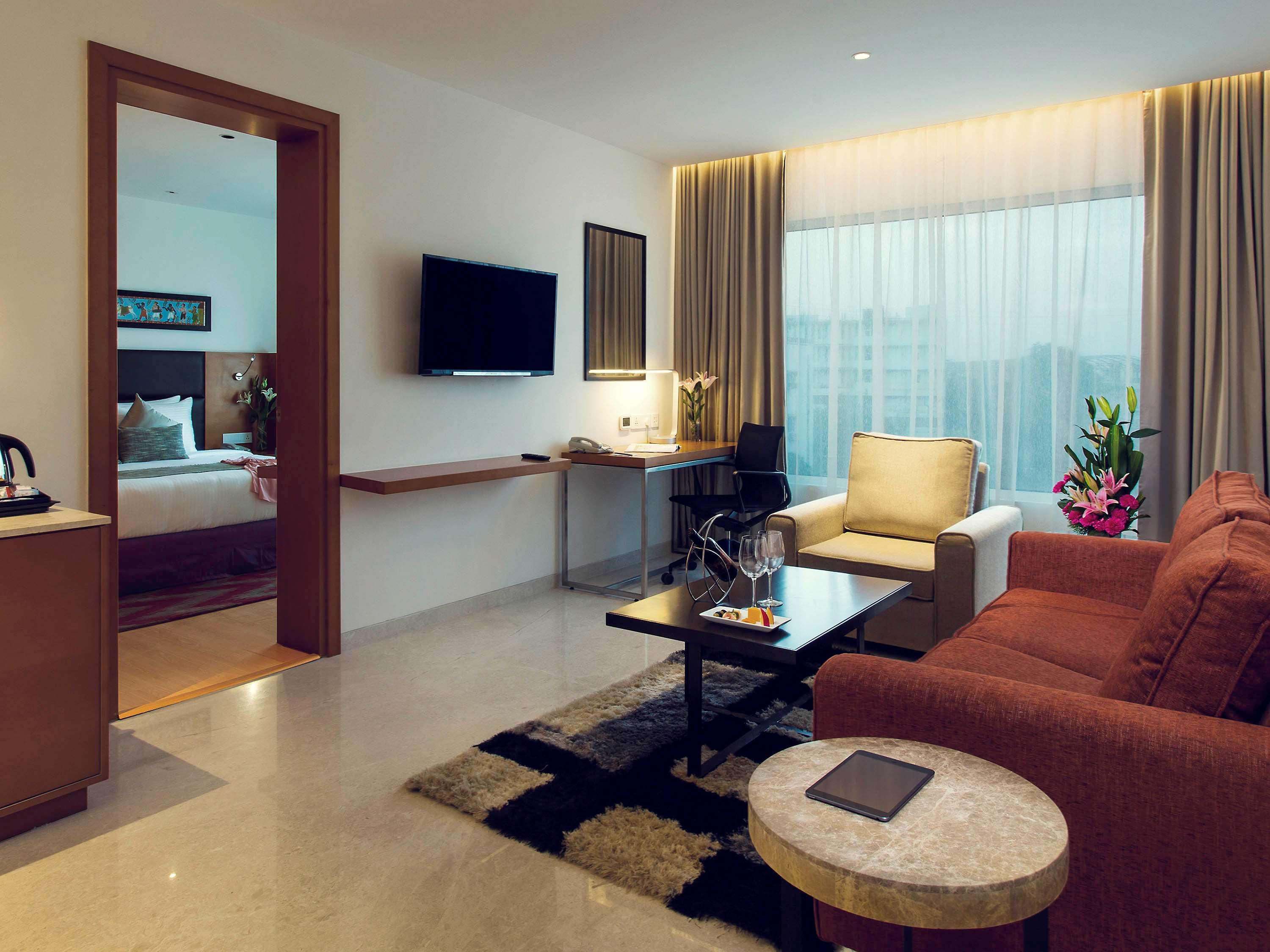 ميركيور حيدر أباد كي سي بي - فنادق أكور براند المظهر الخارجي الصورة Suite room at the hotel