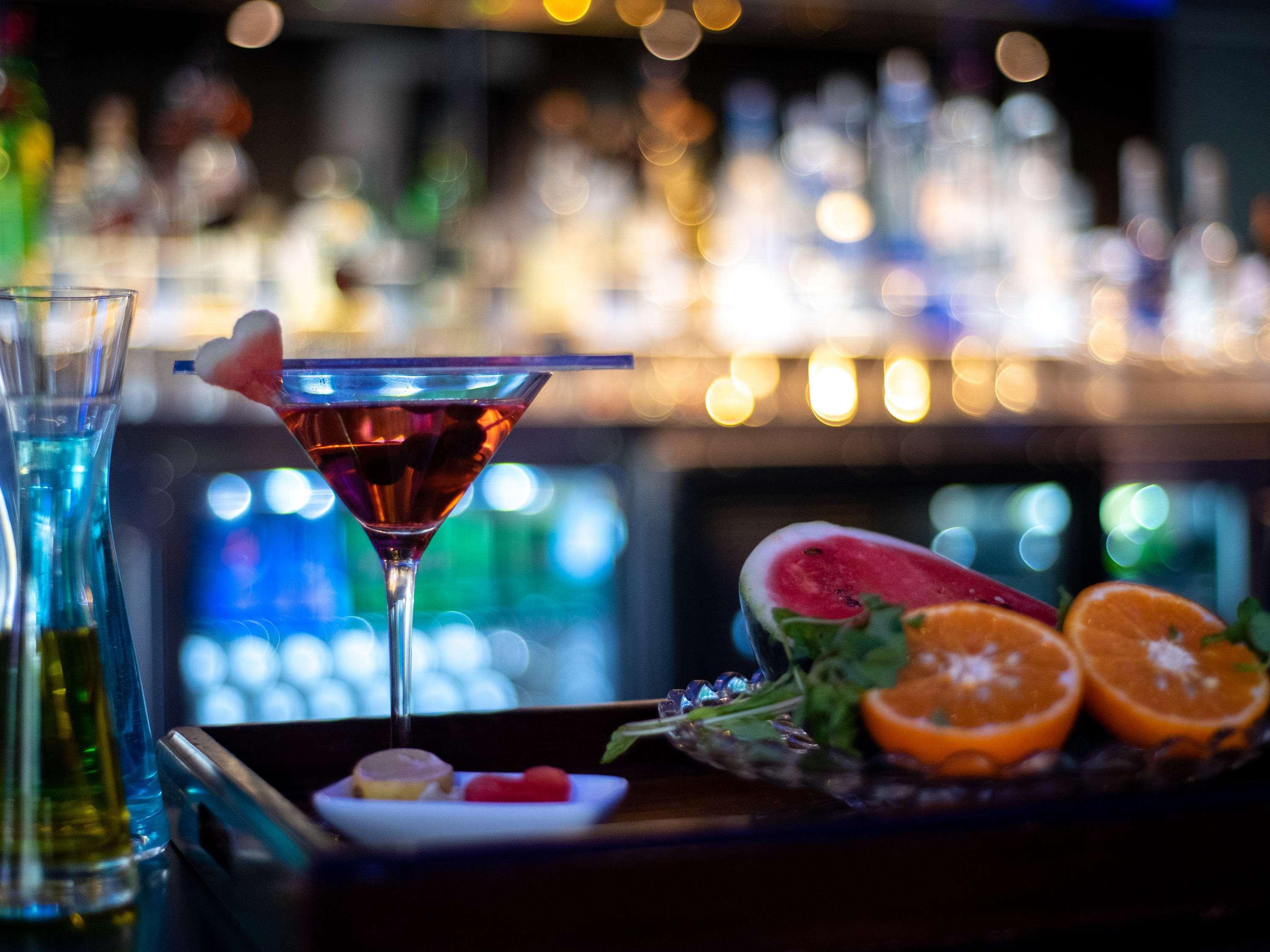 ميركيور حيدر أباد كي سي بي - فنادق أكور براند المظهر الخارجي الصورة A cosmopolitan cocktail