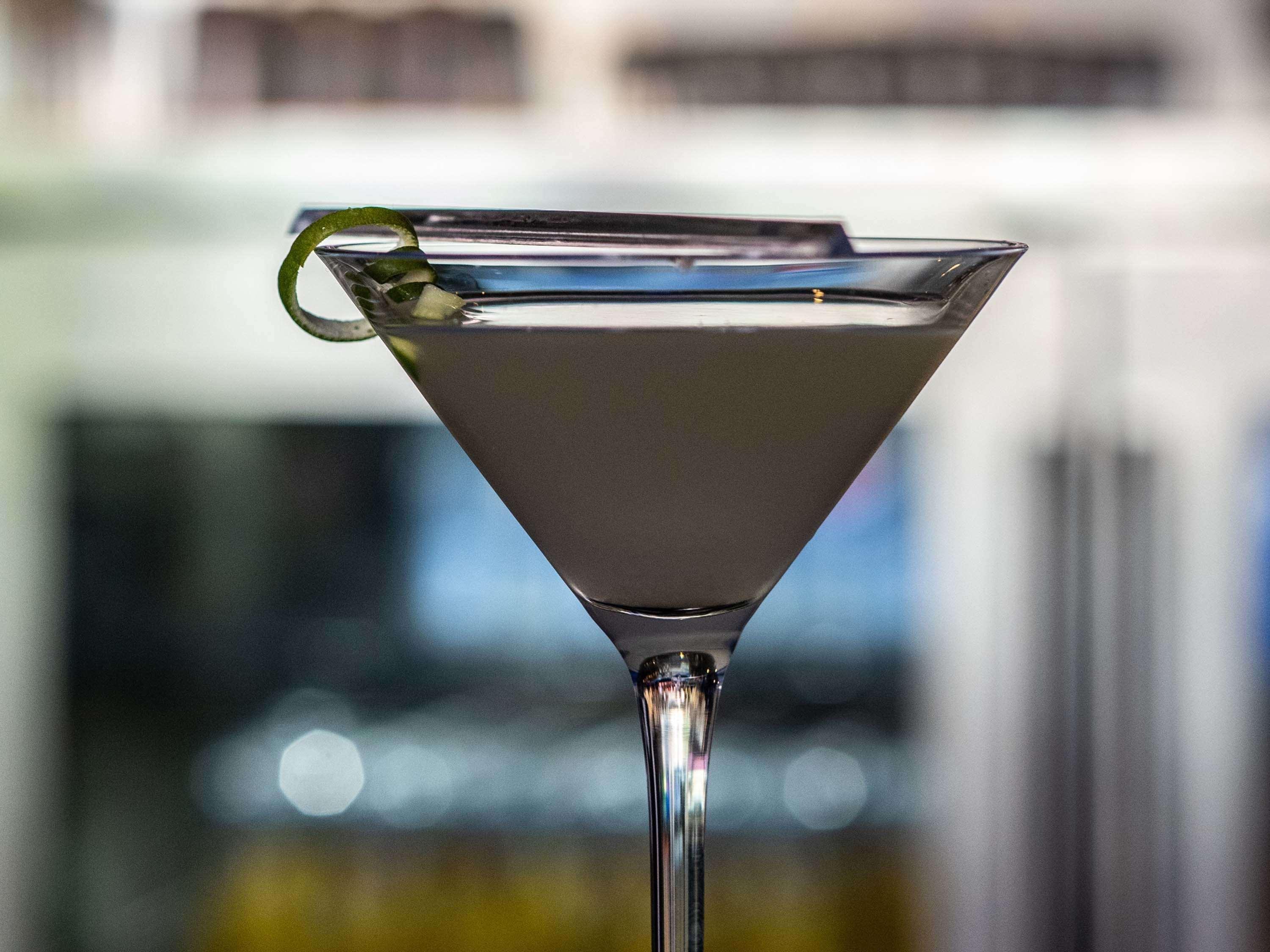 ميركيور حيدر أباد كي سي بي - فنادق أكور براند المظهر الخارجي الصورة A Vesper cocktail