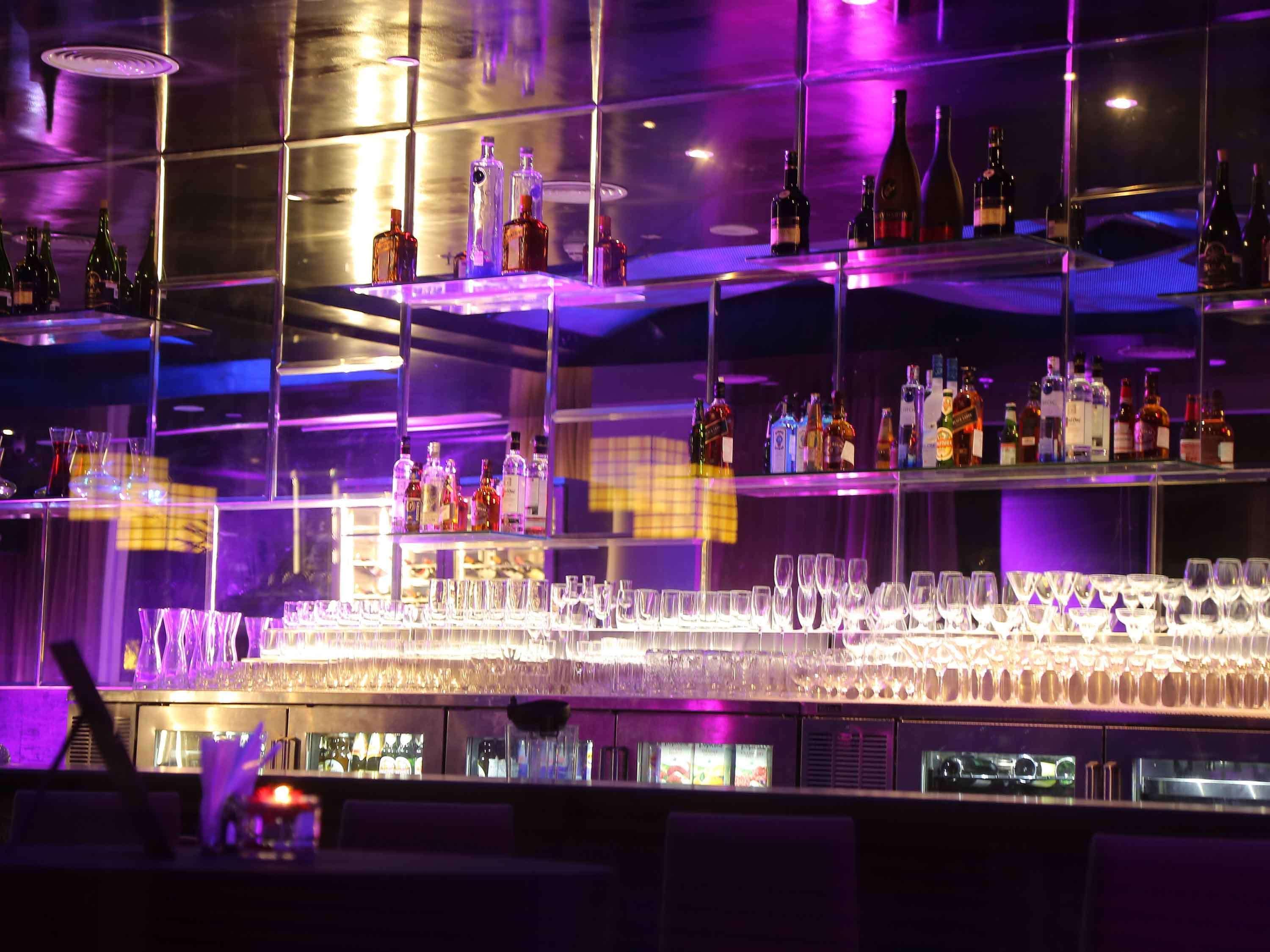 ميركيور حيدر أباد كي سي بي - فنادق أكور براند المظهر الخارجي الصورة The bar at the nightclub