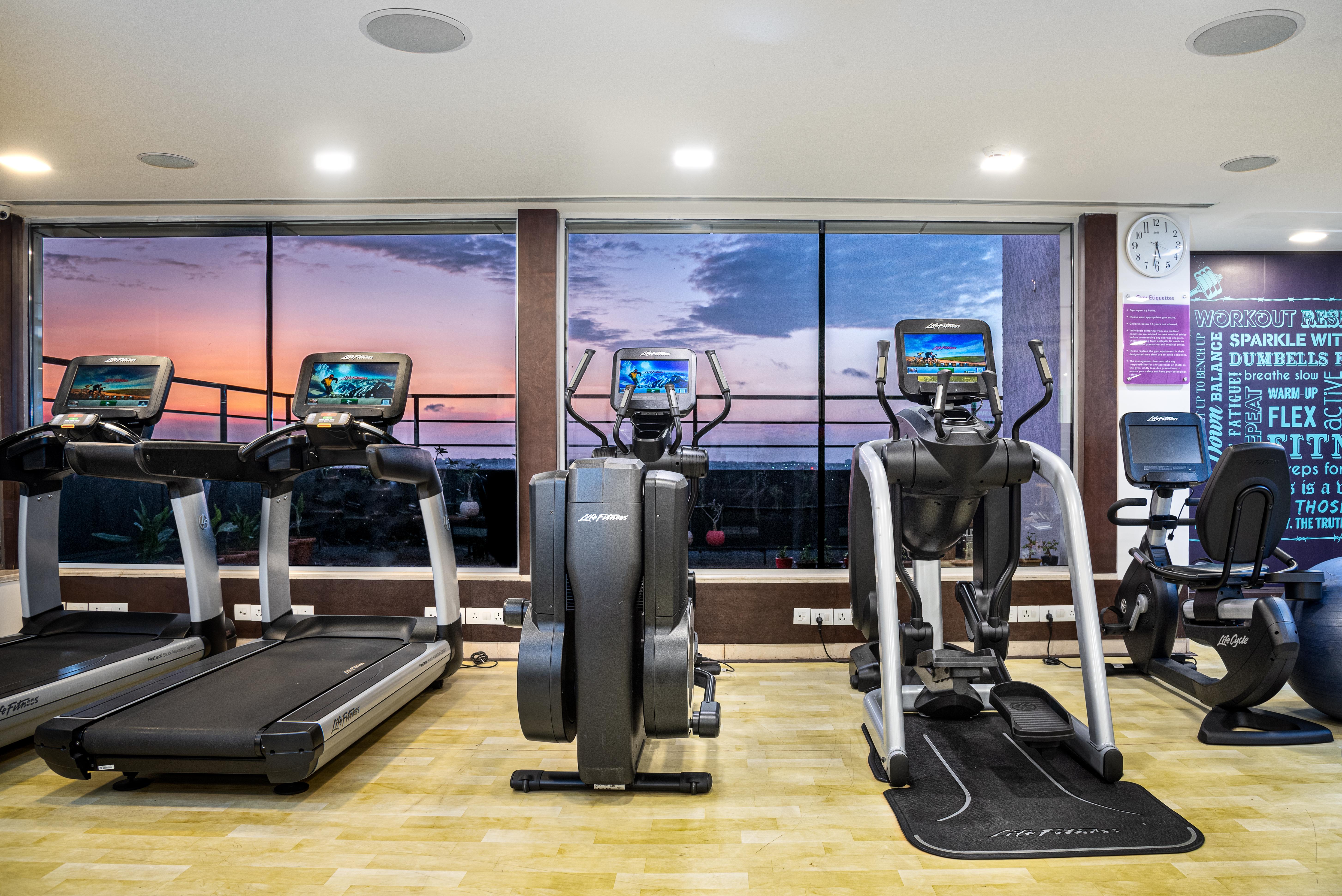 ميركيور حيدر أباد كي سي بي - فنادق أكور براند المظهر الخارجي الصورة The gym at the hotel