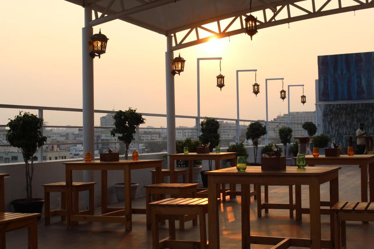 ميركيور حيدر أباد كي سي بي - فنادق أكور براند المظهر الخارجي الصورة Rooftop bar in Bangkok
