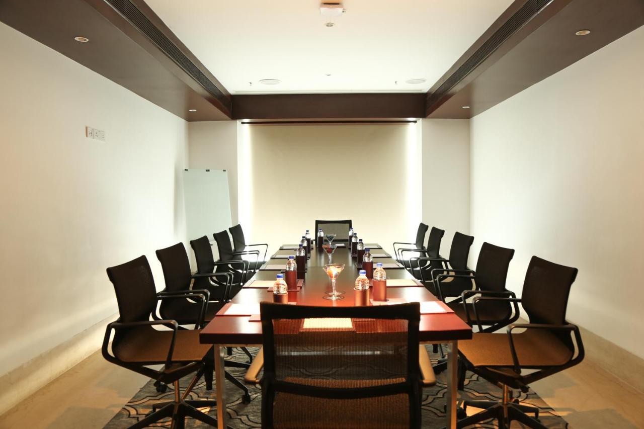 ميركيور حيدر أباد كي سي بي - فنادق أكور براند المظهر الخارجي الصورة A boardroom